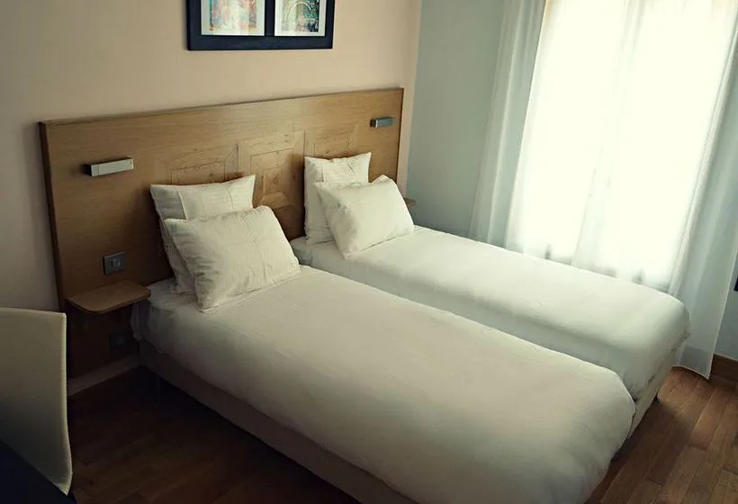 Hotel Eiffel XV in París