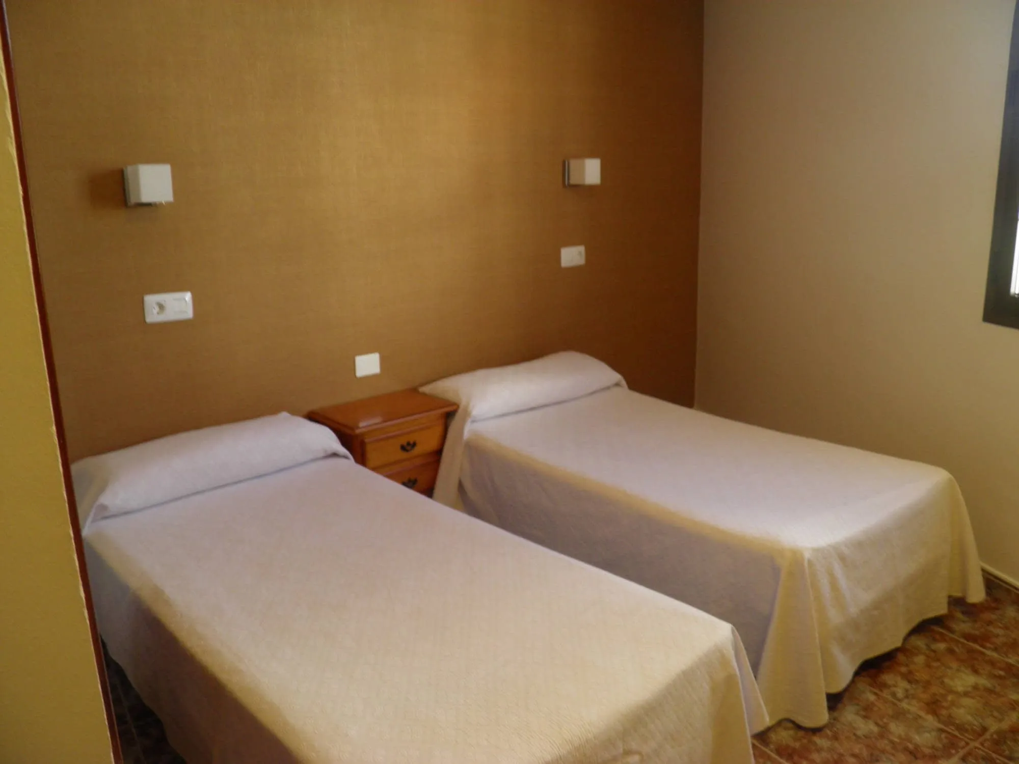 Hostal Albacar - Gallery Image 1