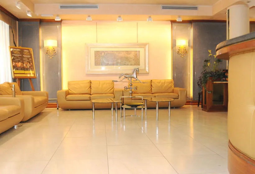 Hotel Mondial - Gallery Image 2