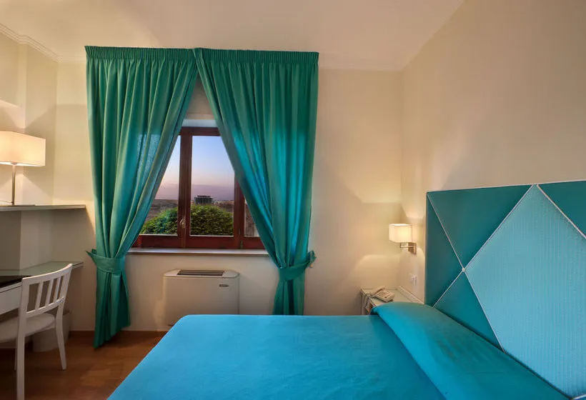 Hotel Regina - Gallery Image 3