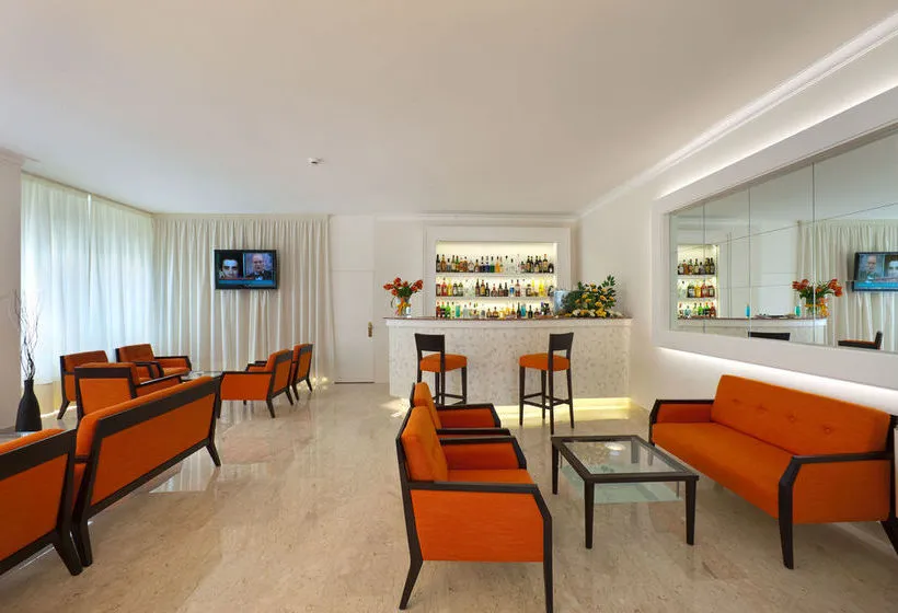 Hotel Regina - Gallery Image 4