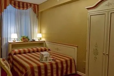 Hotel Conterie - Gallery Image 2