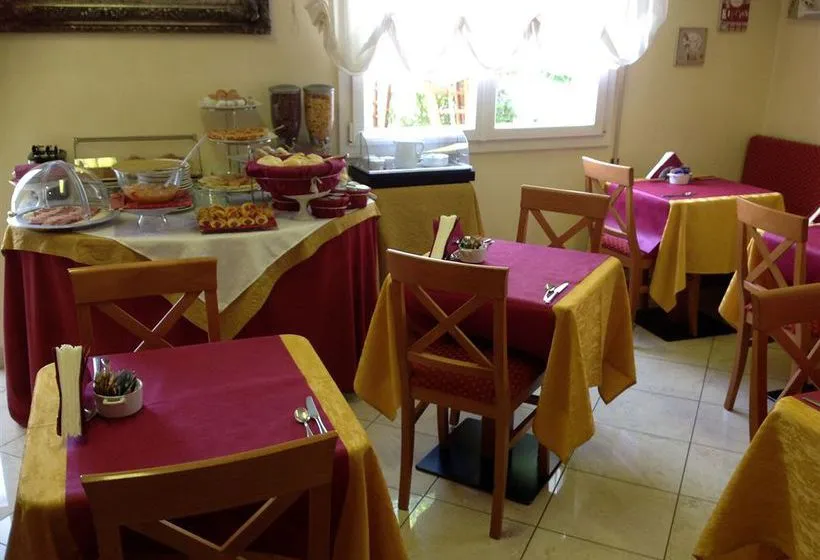 Hotel Villa Adele - Gallery Image 2