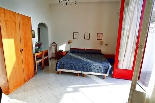 Hotel Dania - Gallery Image 1