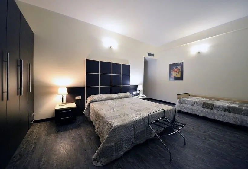 Hotel Ferrari - Gallery Image 8