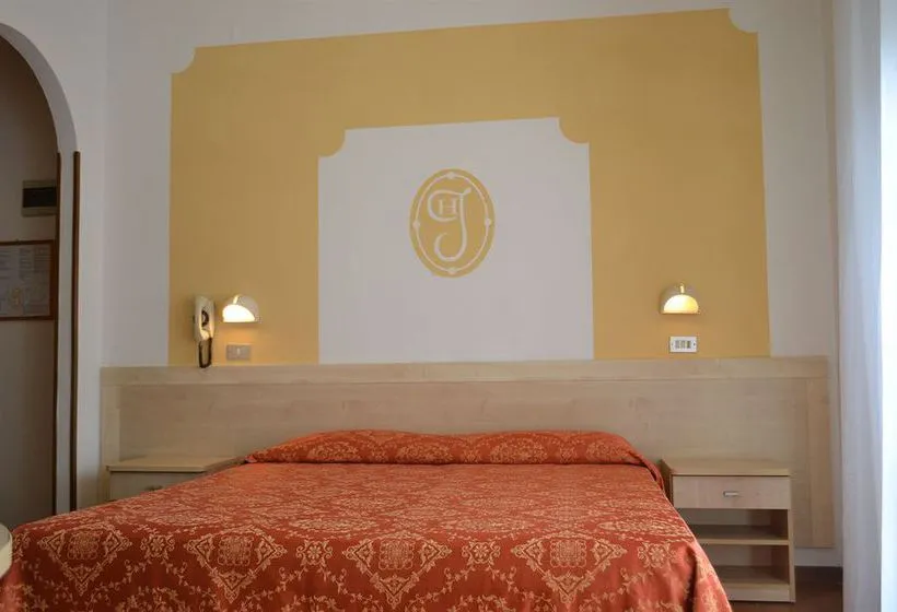 Hotel Jolie - Gallery Image 8