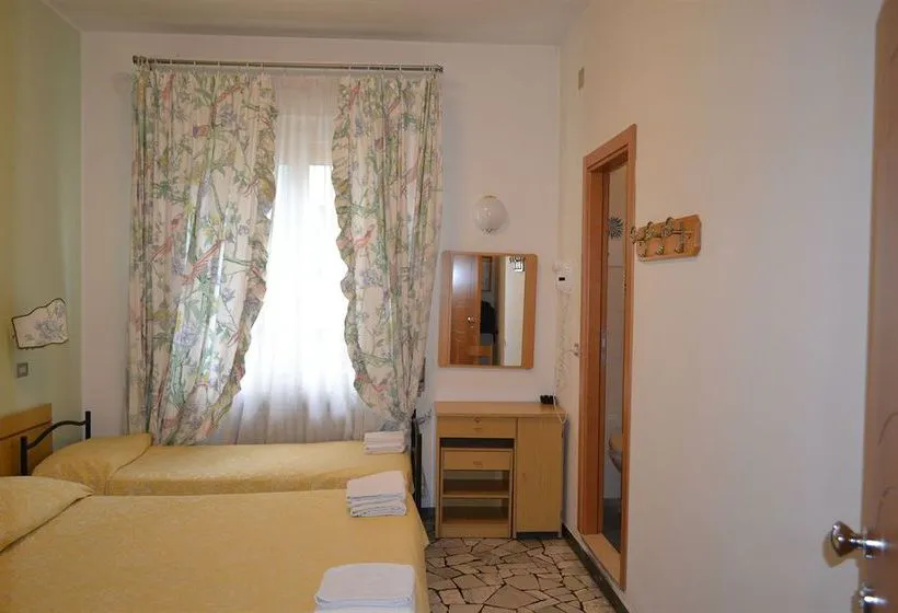 Hotel Jolie - Gallery Image 4