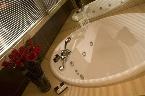 One Mhotel - Gallery Image 3
