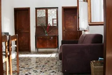 Hostal Ca Guardiani - Gallery Image 2