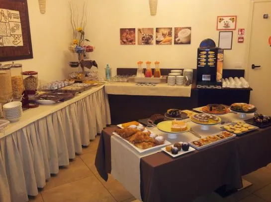 Hotel Alibi - Gallery Image 2