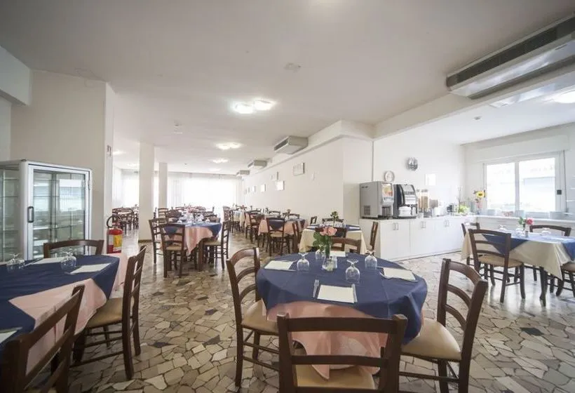 Hotel Soave - Gallery Image 9