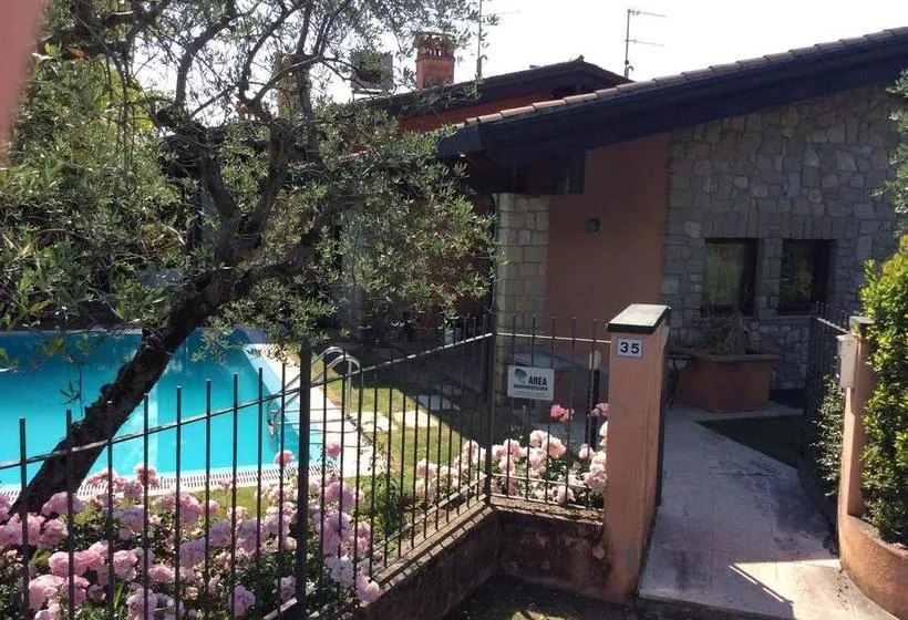 B&amp;b La Villa Del Lago em Soiano del Lago