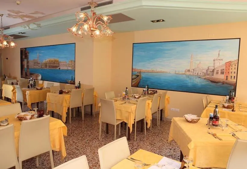 Hotel Vienna - Gallery Image 5