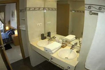Apartamentos Marina Beach - Gallery Image 4