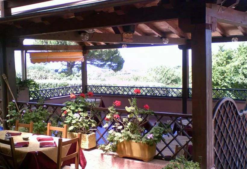 Hotel La Vela - Gallery Image 1