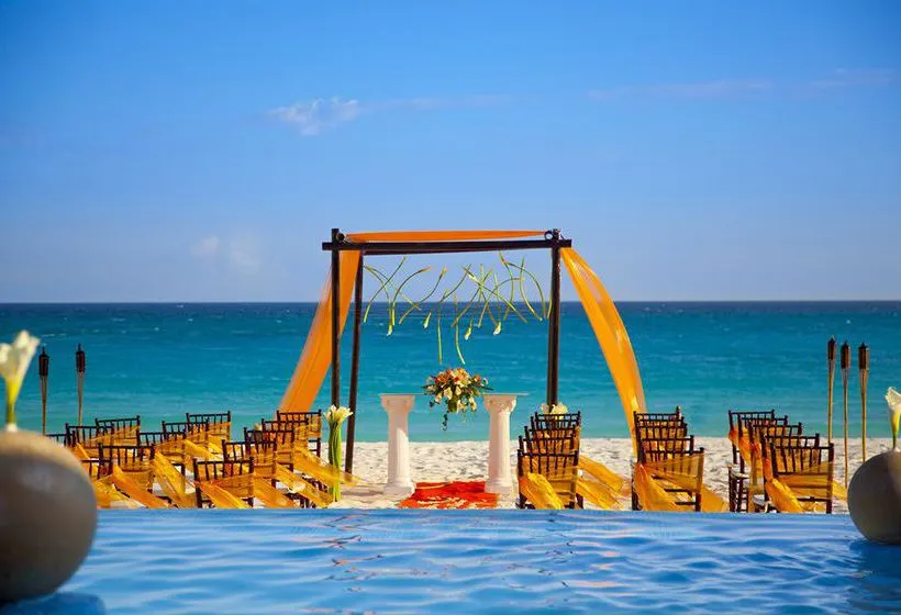 Hotel Krystal Cancún - Gallery Image 1