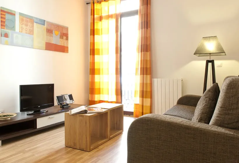 MH Apartamentos - Liceo - Gallery Image 1
