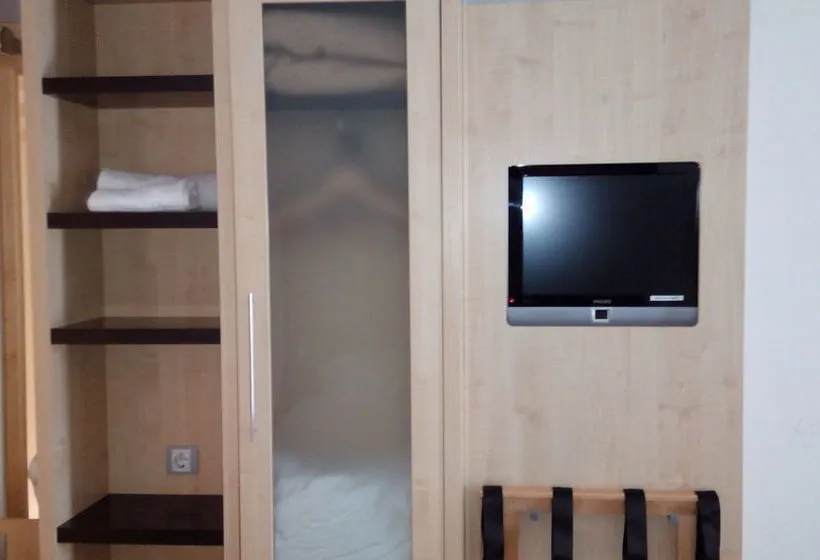 Hotel B&amp;B Girona 3 - Gallery Image 7