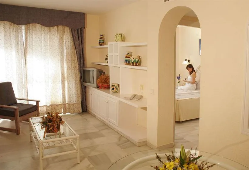 Apartamentos Fenix Beach - Gallery Image 5