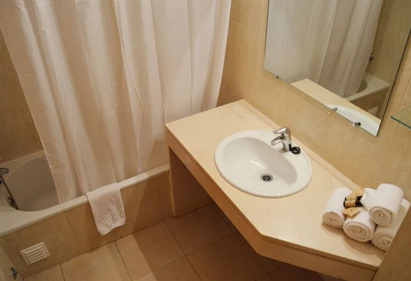 Flamingo Residence - Gallery Image 7