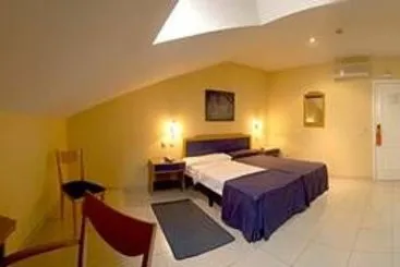 Hotel Villa de Pinto - Gallery Image 8