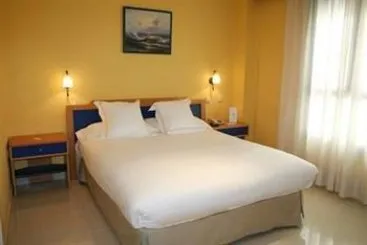 Hotel Villa de Pinto - Gallery Image 1