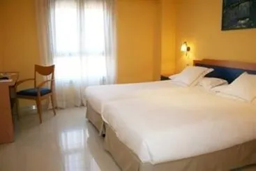 Hotel Villa de Pinto - Gallery Image 2