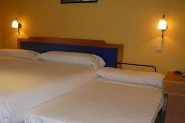 Hotel Villa de Pinto - Gallery Image 6