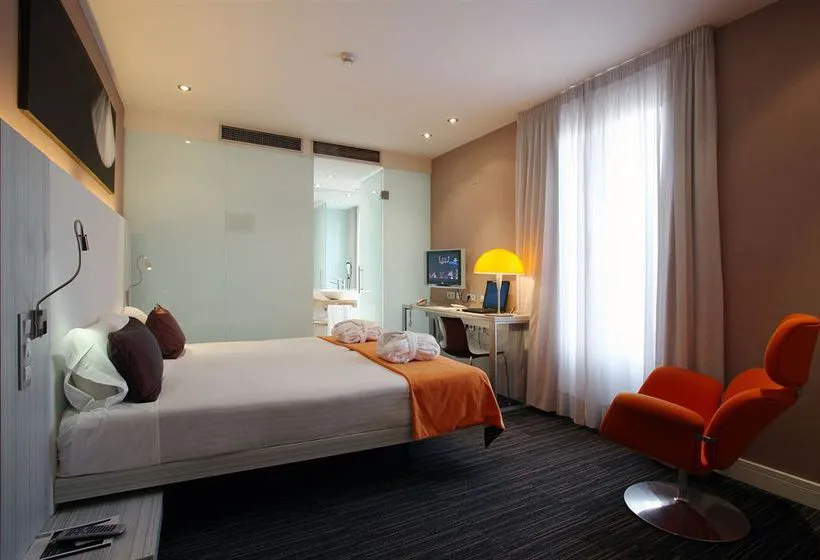 Hotel Petit Palace Embassy Serrano - Gallery Image 3