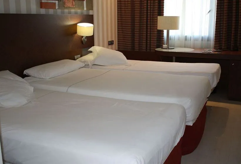 Hotel Las Artes - Gallery Image 2