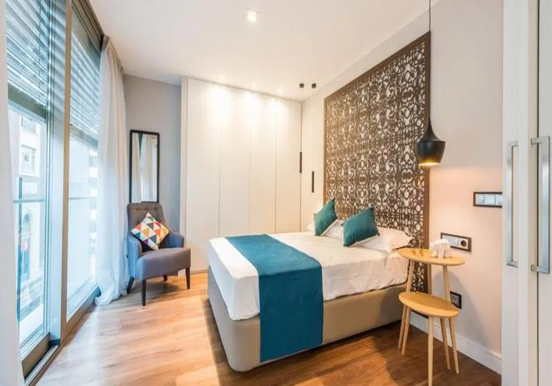 Apartamentos Gran Via Capital - Gallery Image 5