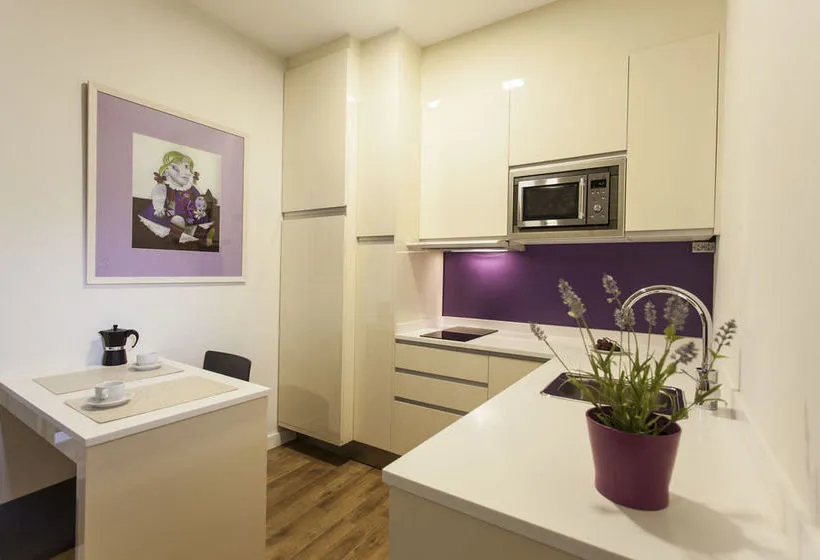 Apartamentos Picasso Suites Málaga - Gallery Image 6