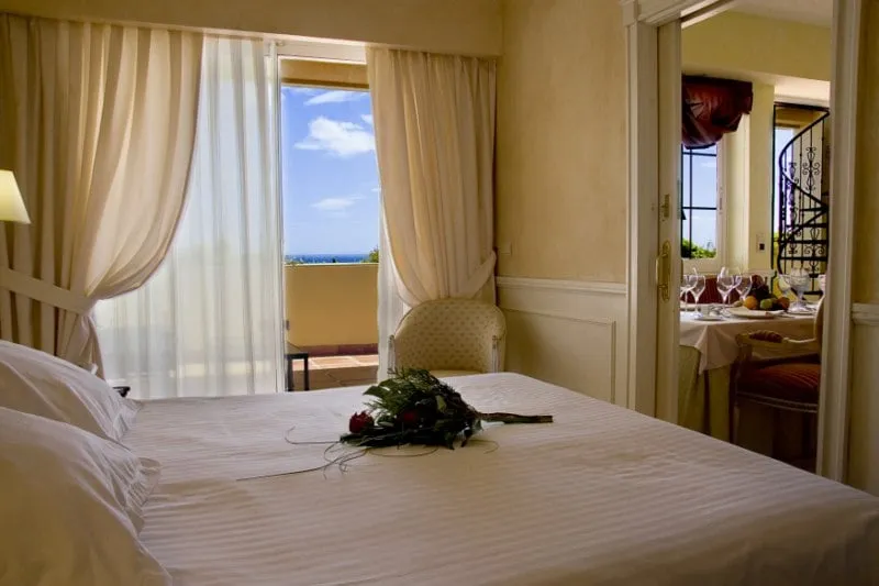 Apartamentos Guadalpin Suites - Gallery Image 4