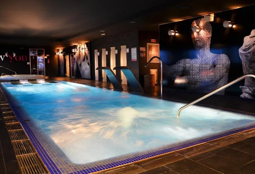 Hotel Meliá Valencia - Gallery Image 4