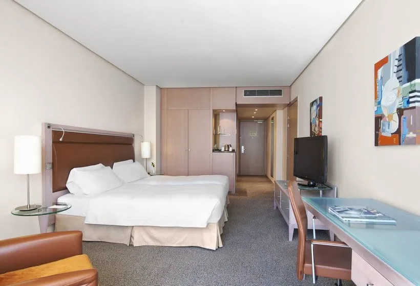 Hotel Meliá Valencia - Gallery Image 6