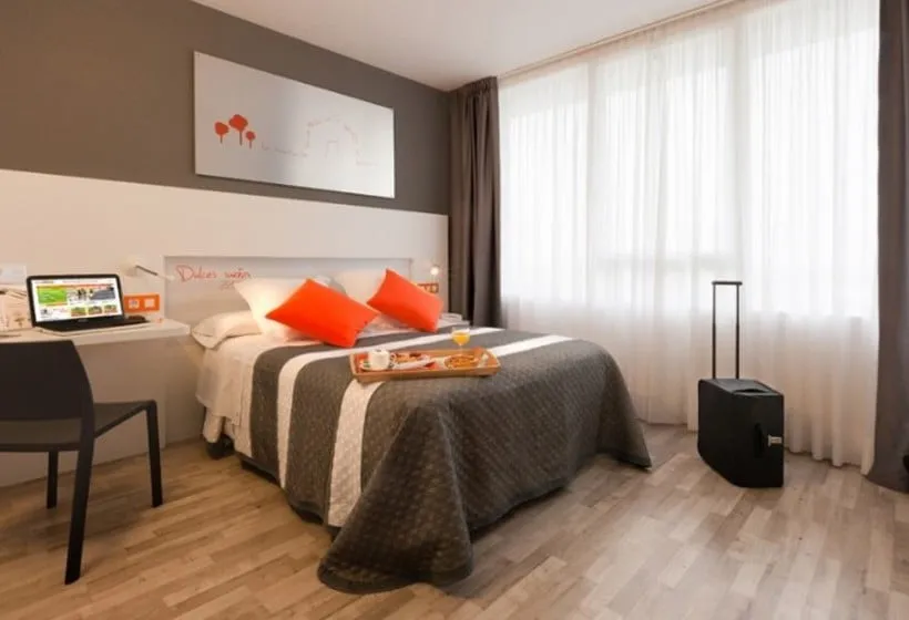 Bed4U Hotel Castejón - Gallery Image 8