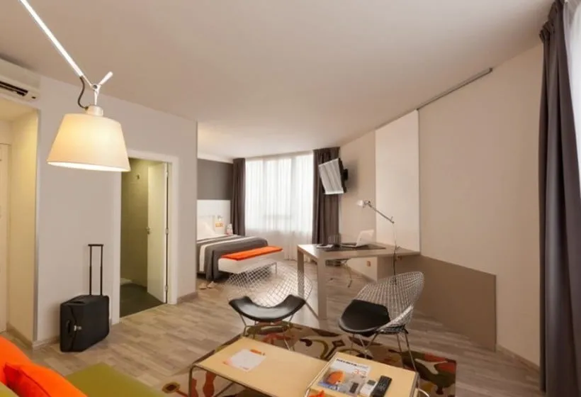 Bed4U Hotel Castejón - Gallery Image 6