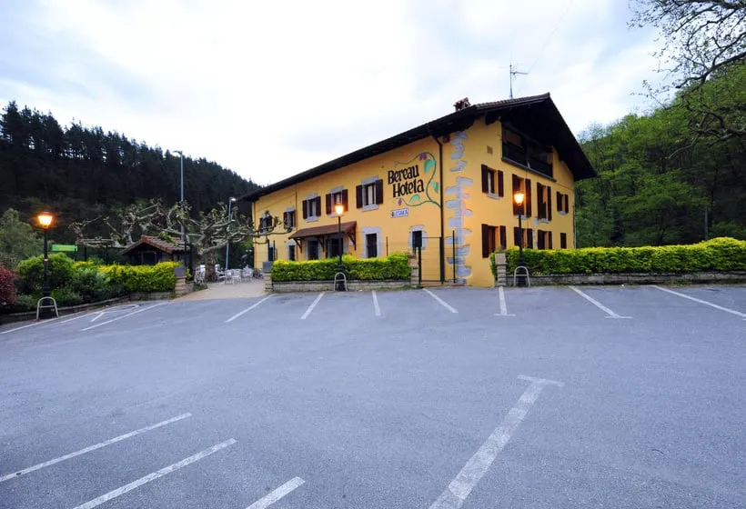 Hotel Rural Bereau in Lesaka
