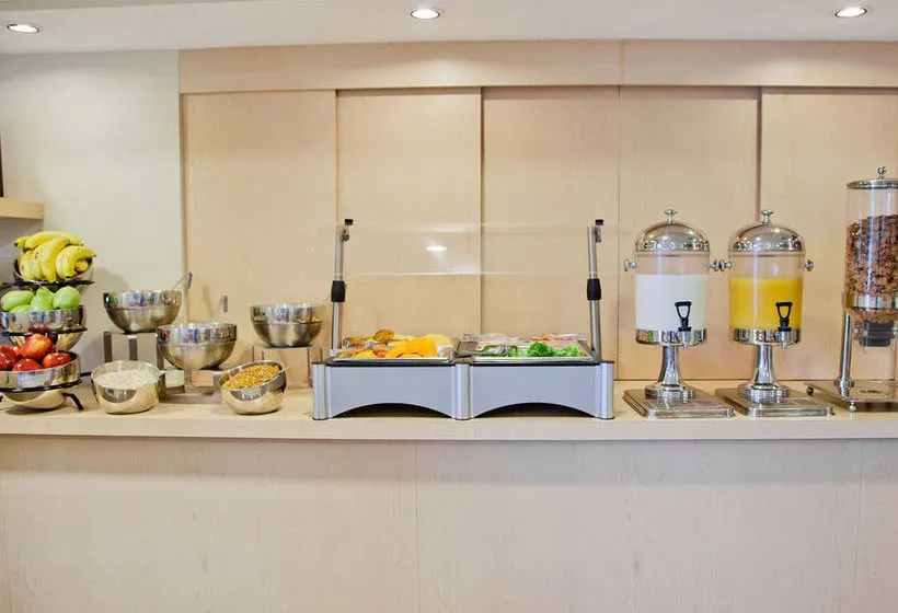 Hotel City Express Celaya - Gallery Image 9