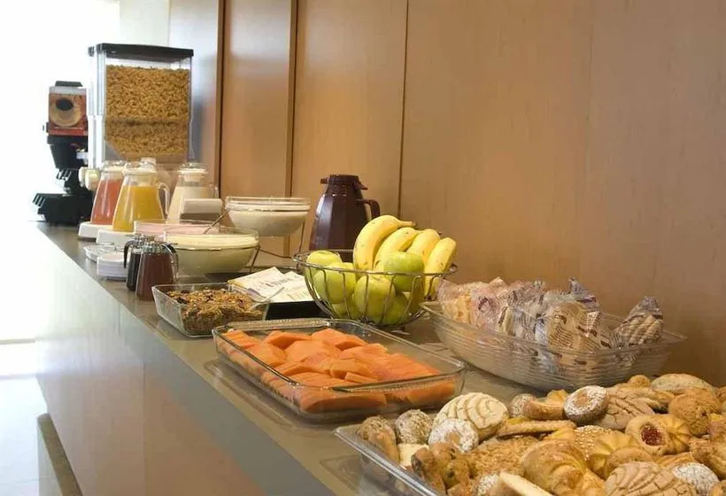 Hotel City Express Celaya - Gallery Image 1