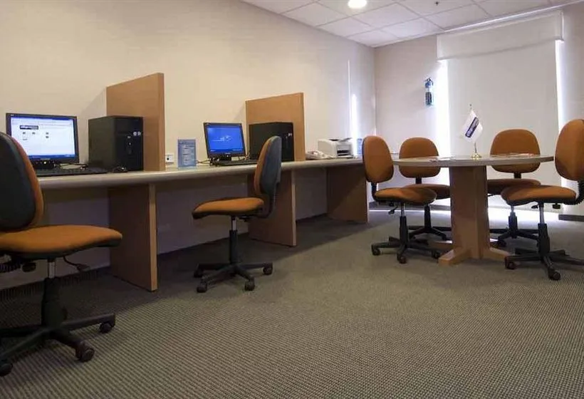 Hotel City Express Celaya - Gallery Image 2