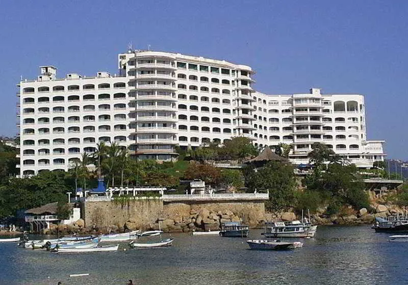 Hotel Caleta Beach Resort in Acapulco