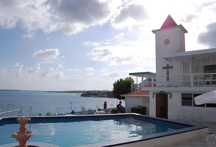 Hotel Laguna - Gallery Image 1