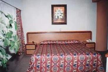 Hotel Puente Real - Gallery Image 2