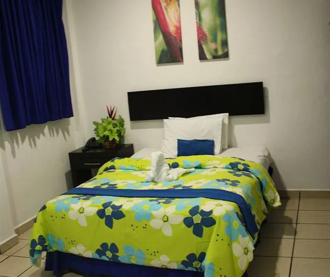 Hotel Embajadores - Gallery Image 6