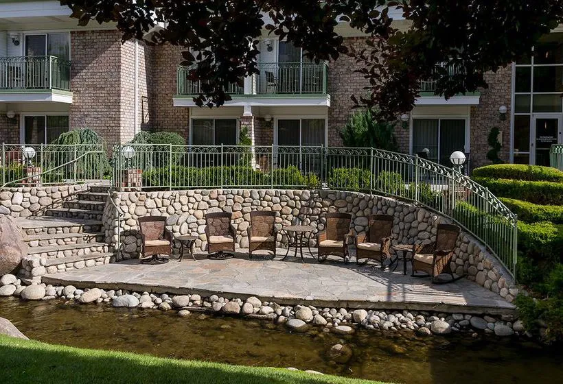 hotel-creekside-inn-5.webp