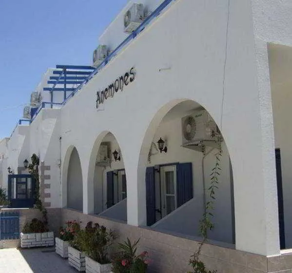 Hotel Anemones - Gallery Image 2