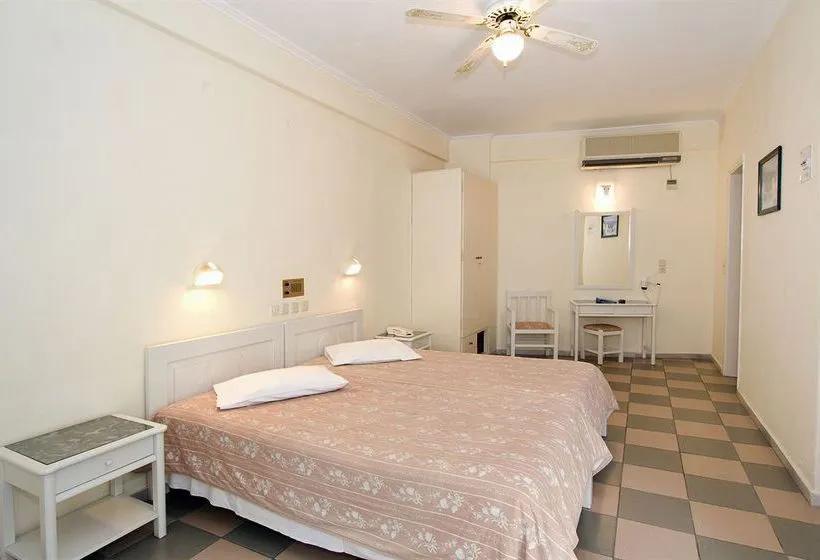 Hotel Kamari Beach - Gallery Image 8