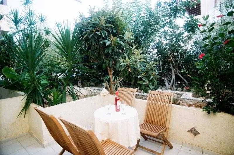 Irida Apartaments - Gallery Image 8