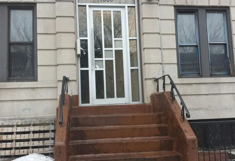 Hipster's Cove Bed &amp; Breakfast in Brooklyn